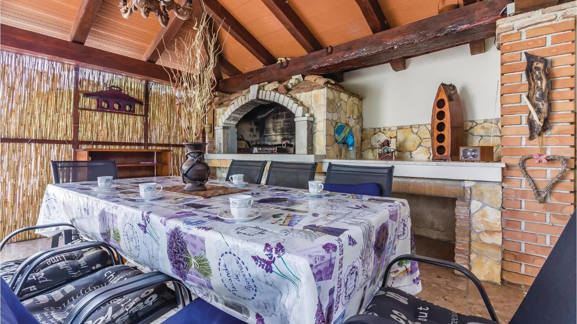 Nice Home In Medulin With Kitchen 度假居